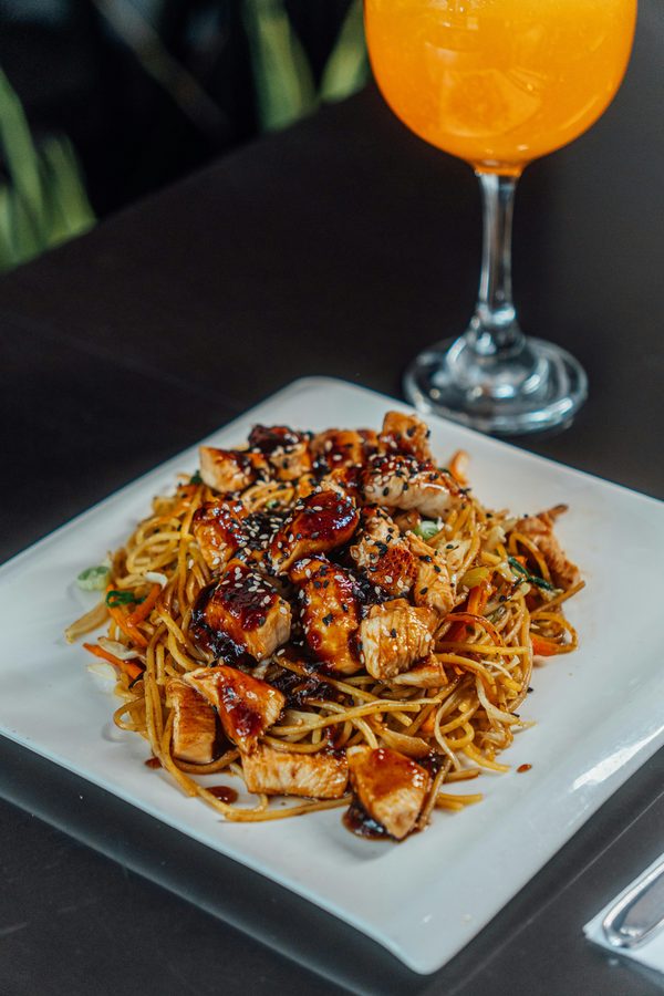 Nouilles sautées au poulet teriyaki : un délice à préparer !